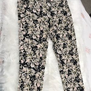 (1P)  Top shop Sz 8 straight leg black with grey floral